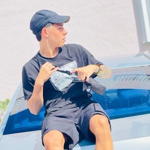 Meet your Posher, Jean